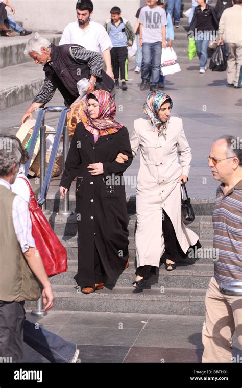 turkish women wearing islamic headscarves